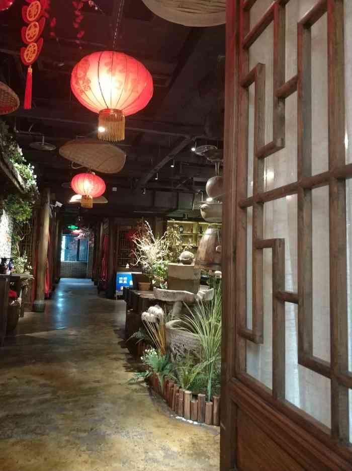 锅碗瓢盆(九街店)-"因为在大众点评上面预定了位置没.