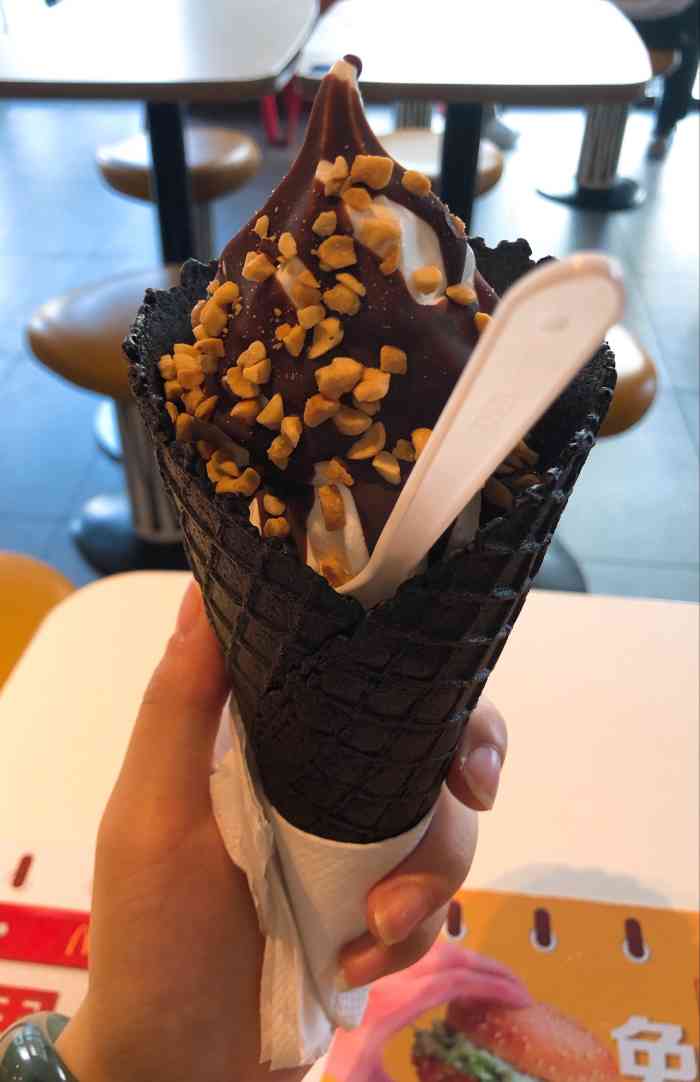 麦当劳(麦购时代店"大热的天还是到麦当劳吃些东西舒服呀,看了.