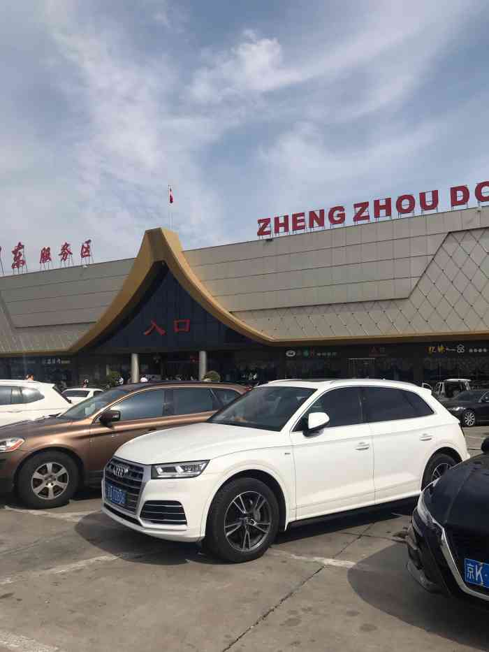 郑州东服务区停车场-"这是一个省份的代表,年前开车经过,实在是.