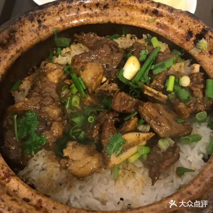 黑椒牛仔骨煲仔饭