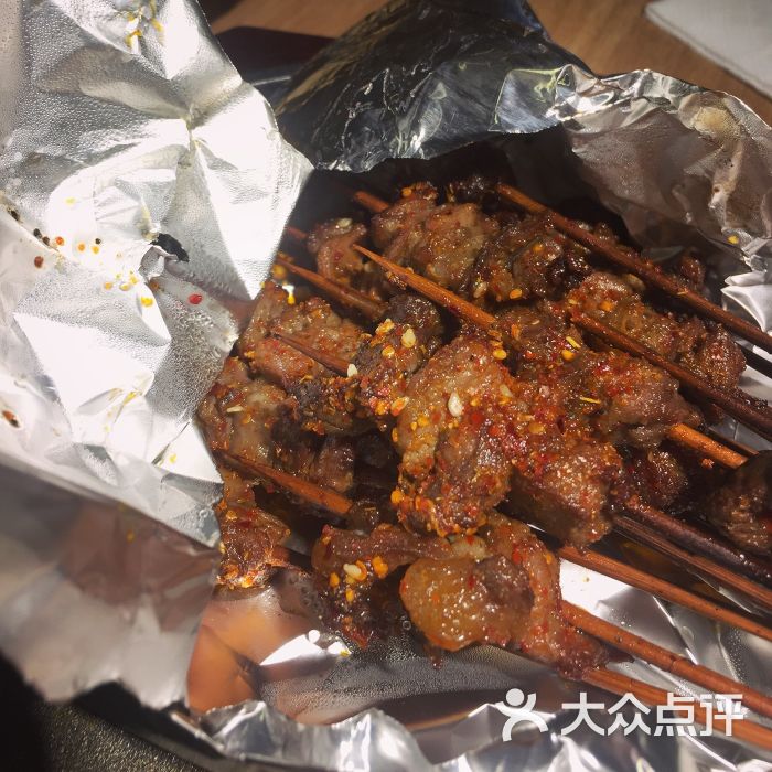 火焰把把烧羊肉串