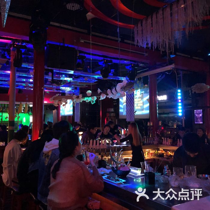 莲花府邸音乐餐酒吧