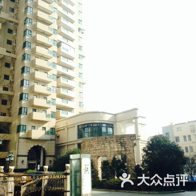 鸿艺豪苑停车场图片 - 第5张