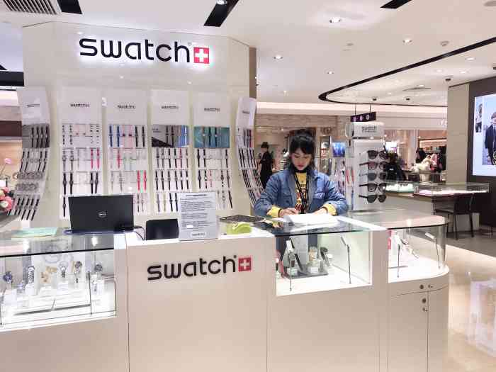 swatch斯沃琪(武林银泰a座店[吐]门店环境:二楼电梯口就能看见.