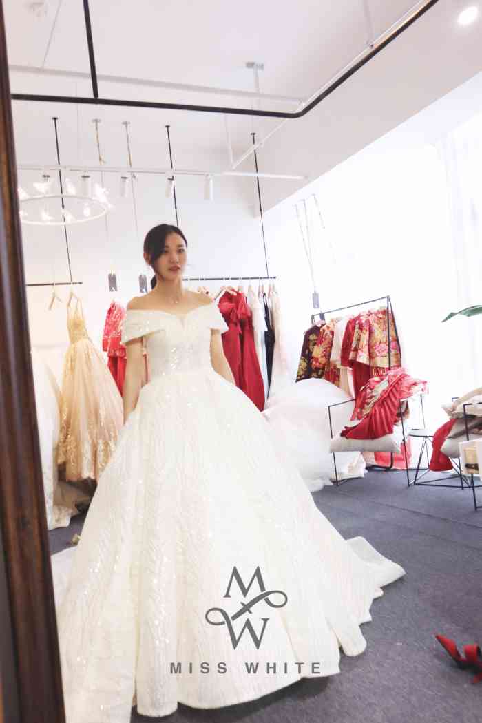 miss white,let\\'s chant miss white念白婚纱礼服-"都是年轻人,设计非常的不错