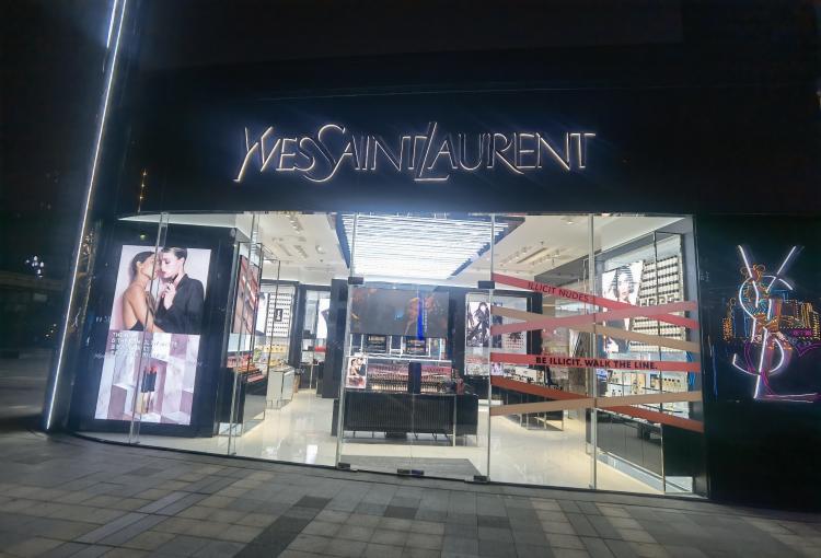 ysl(重庆万象城店)-"圣诞在生如夏花吃了饭出来看广场