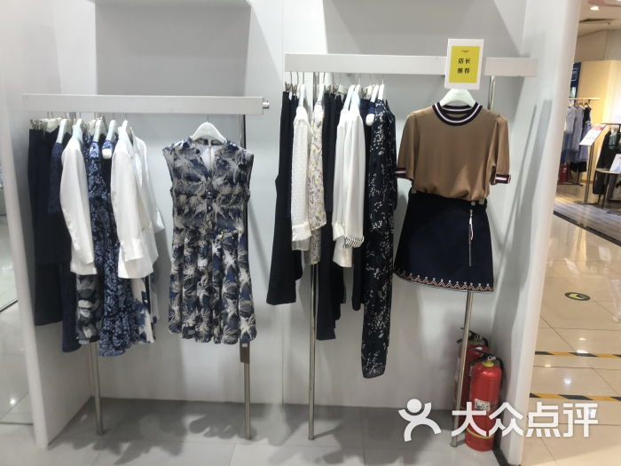 LavinIa:参加工作以后买的品牌衣服就属la.北京