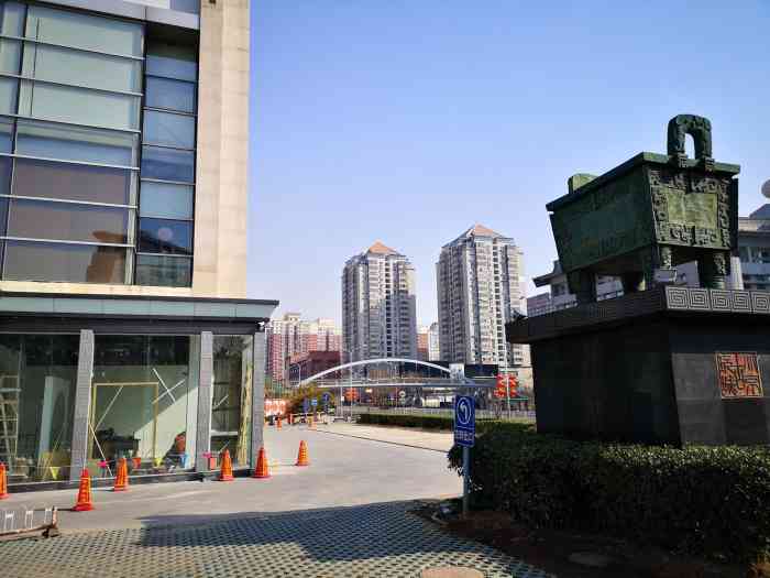 北京古玩城b座-"北京古玩城b座位于华威桥东北角,有场