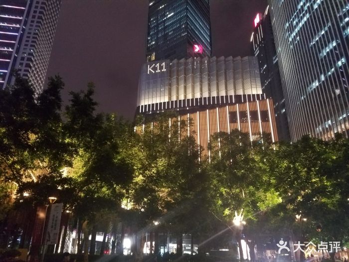 k11购物艺术中心夜景图片