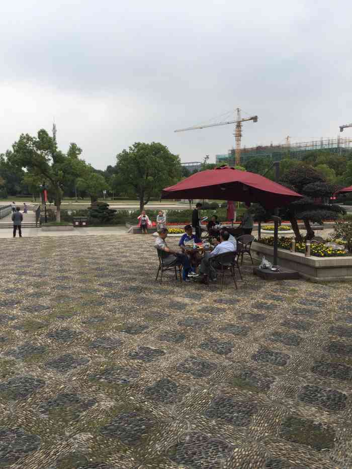 桐泾公园茶室-"晚饭后来桐泾公园散步,天空不作美,突然下.