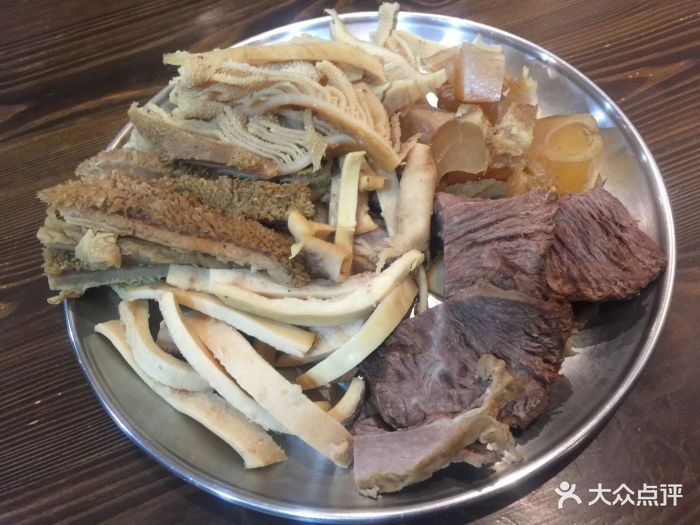 谢大牛馆·黄牛骨中式牛排牛杂拼盘图片