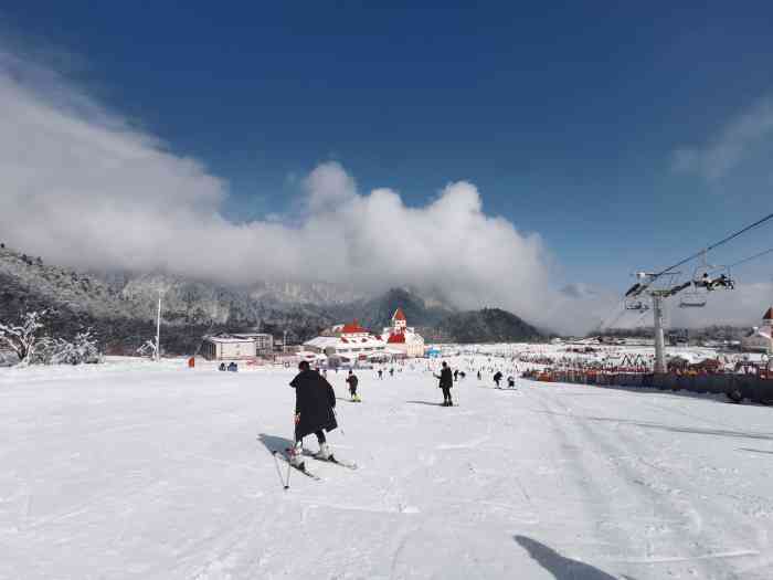 西岭雪山滑雪场