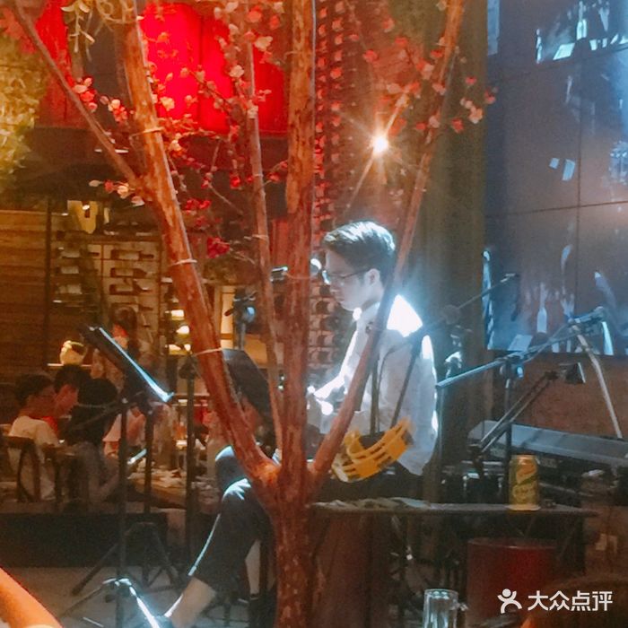 胡桃里音乐酒馆(白云店)驻唱歌手图片 - 第19张