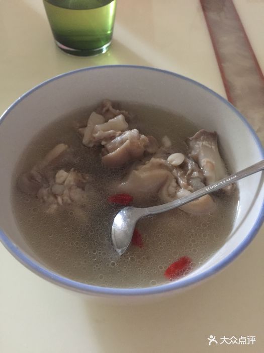 这家店离妇产医院最近,桑老师很健谈,张玮.-亿