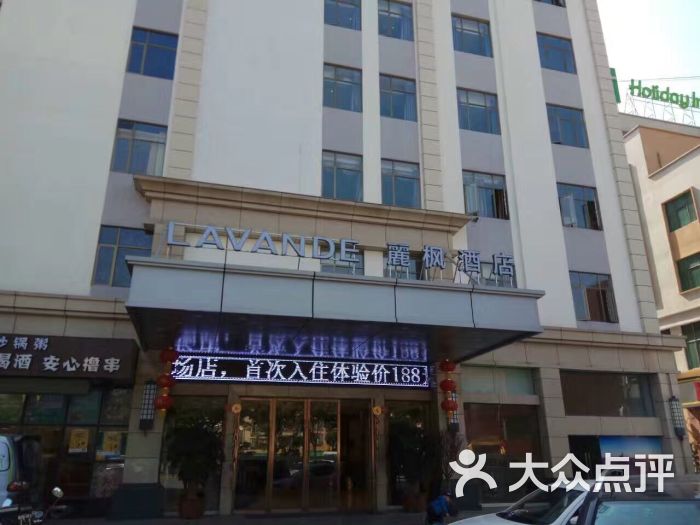 丽枫酒店(广州白云国际机场店)酒店大门 图片 - 第1张