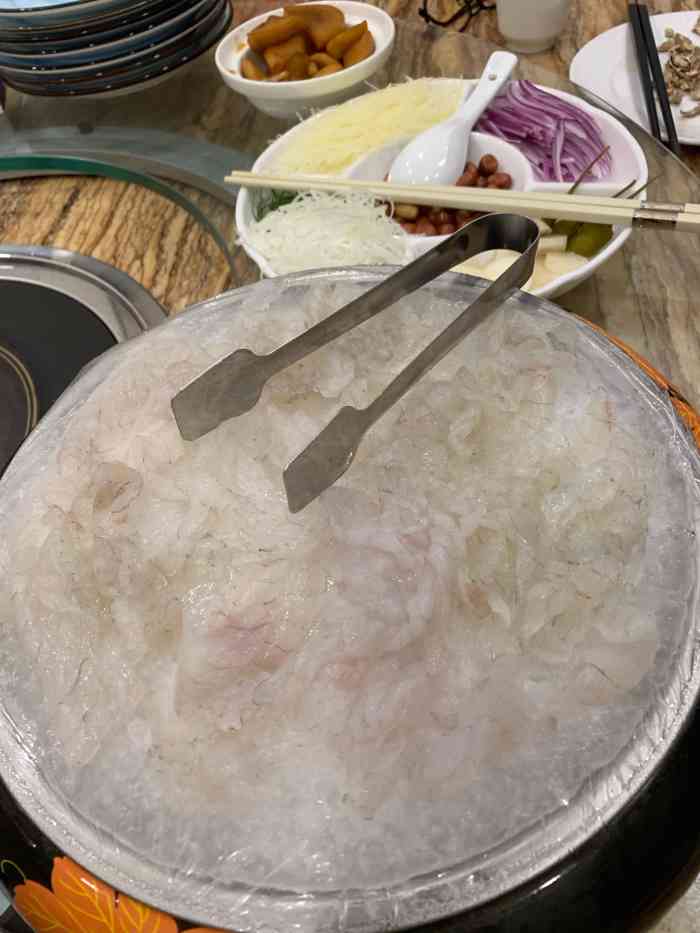 八月花河豚馆-"河豚鱼生:沿用顺德鱼生吃法,将河豚肉.