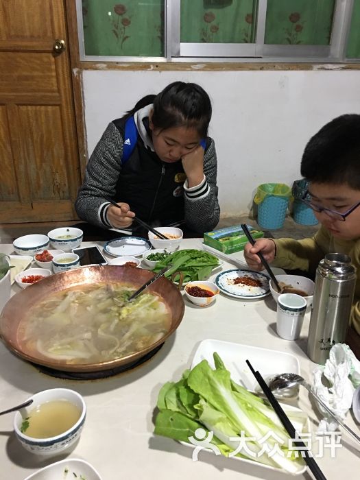 边防吧:东西吃起来味道还行,价格也还算.呼和浩