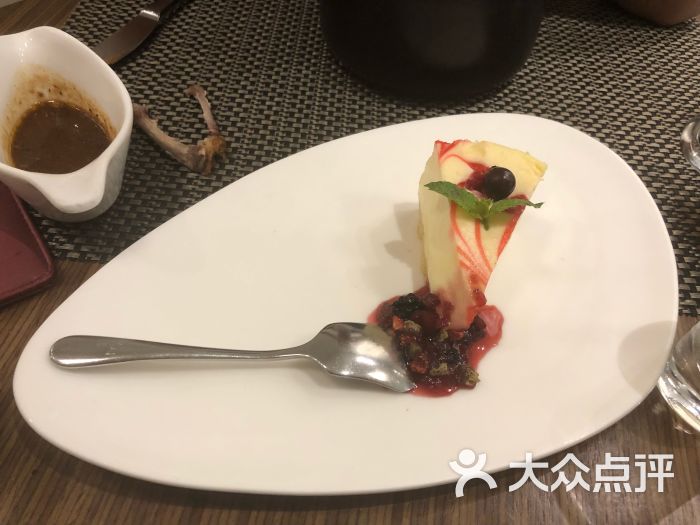 西堤厚牛排(国瑞购物中心店)樱桃芝士蛋糕图片 - 第1张
