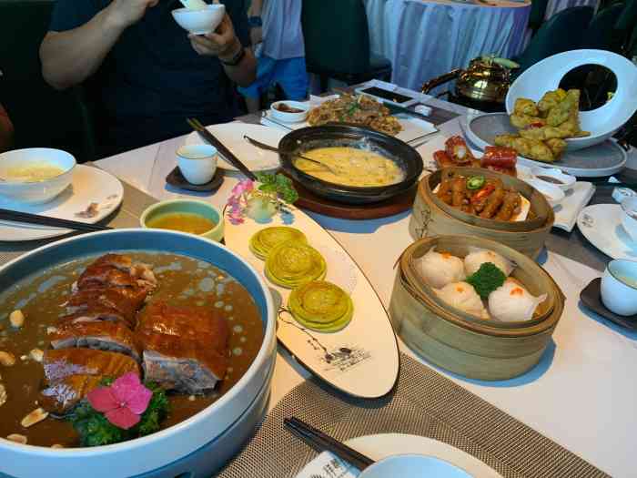 祥粤楼粤菜海鲜茶点(美的店"餐厅环境 在东泓富元这边,观山东路长.