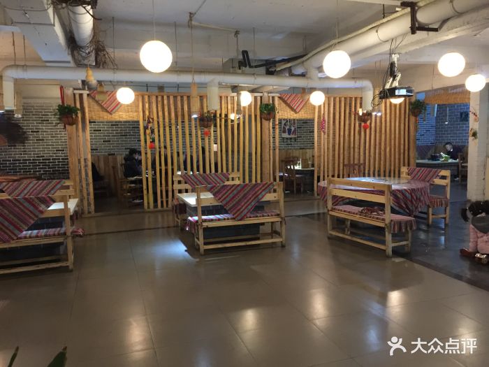 火塘人家丽江原生态特色餐饮店内图片