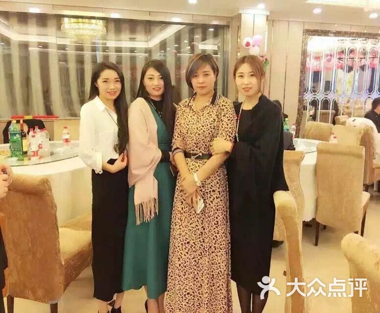 小乐化妆美甲培训学校-2015年会图片-大同教育