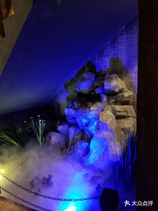 店内有船啊水啊什么的很多点这样搞就不觉得