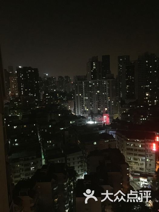 窗外夜景