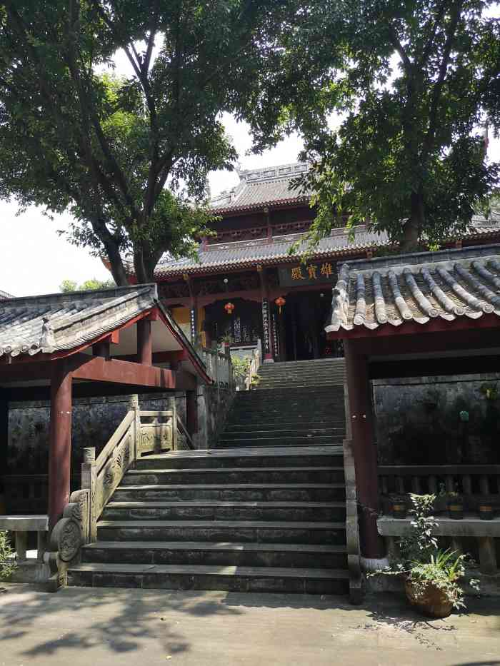 沙坪坝凤凰寺"凤凰寺位于沙坪坝区磁器口南端凤凰山巅,山.