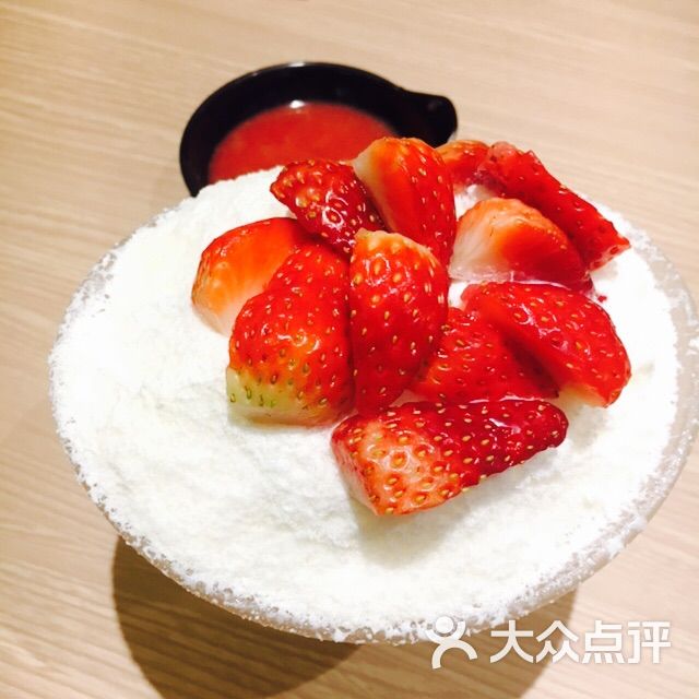 糖纸草莓纷纷雪图片 - 第1张