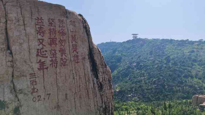 金岭山生态公园"山上还没有完全完工,还有很多工程车辆,但.