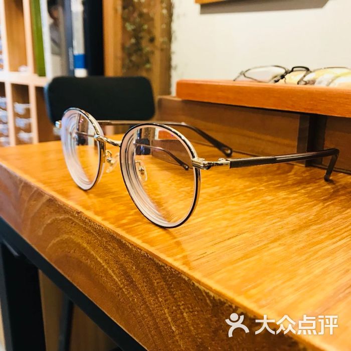 现代视点眼镜