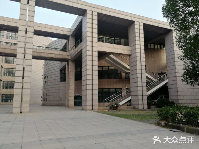 汉口学院图片