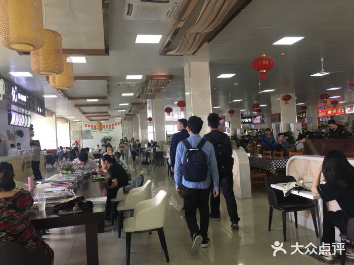 中南民族大学北区食堂三楼图片