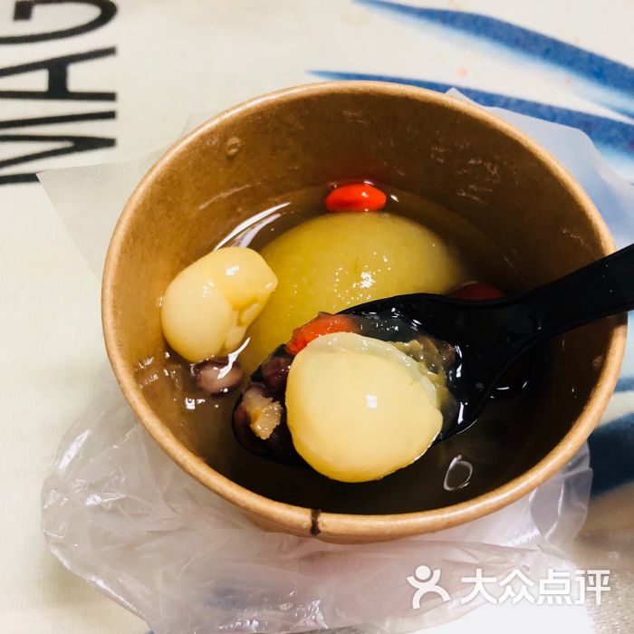 红豆桂圆紫砂烤梨