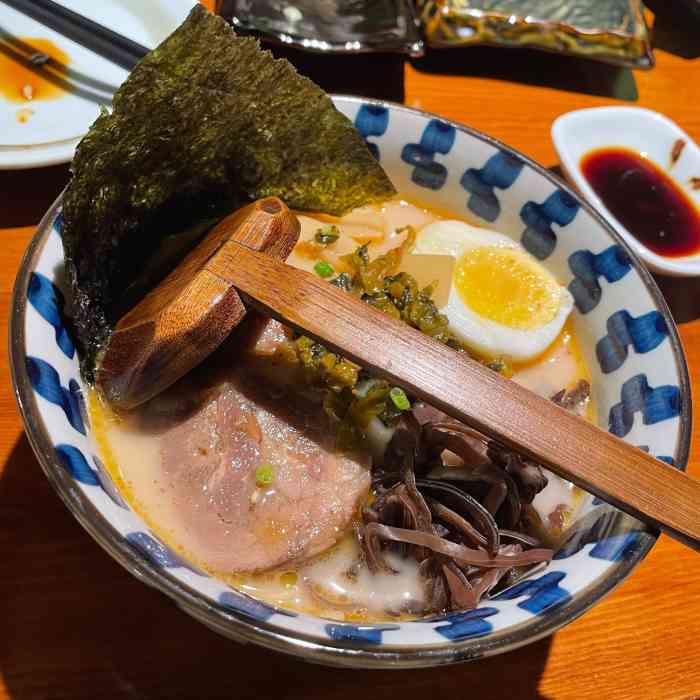 泷川の深夜食堂(淮河路步行街店"店铺外面在装修,有点挡到入口.