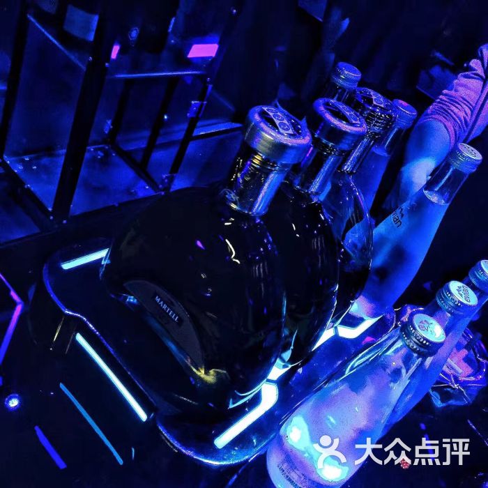 赫本酒吧何以解忧 唯有xo图片 - 第140张