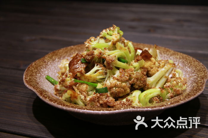 五花肉炒菜花