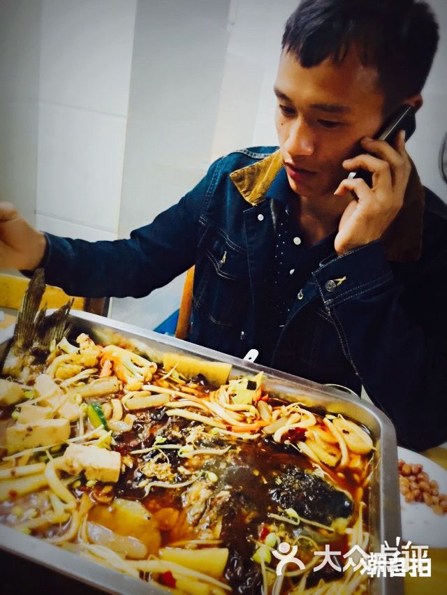 半岛烤鱼:用最简谱的话来形容这家店就是.丽水