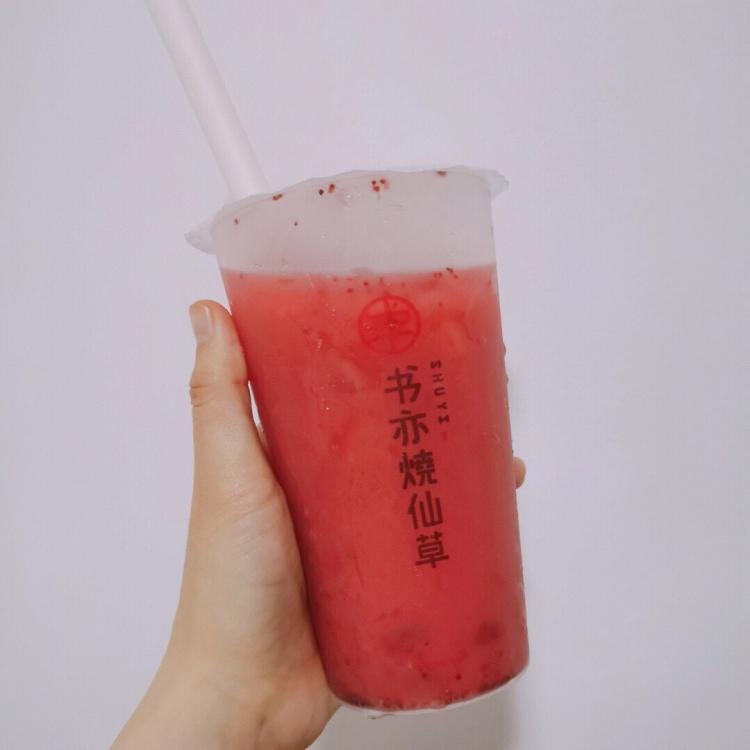人,店员很快就给我验了券 「草莓啵啵益菌多」店员说这款是只能做冰的