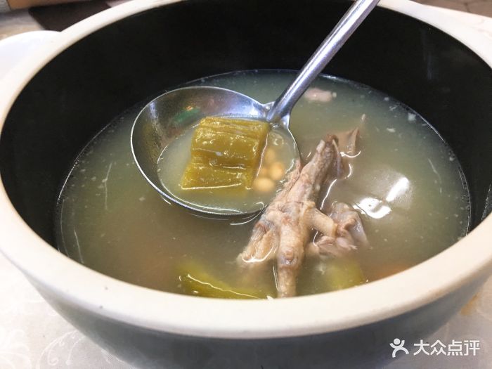 苦瓜黄豆猪骨鸡脚汤