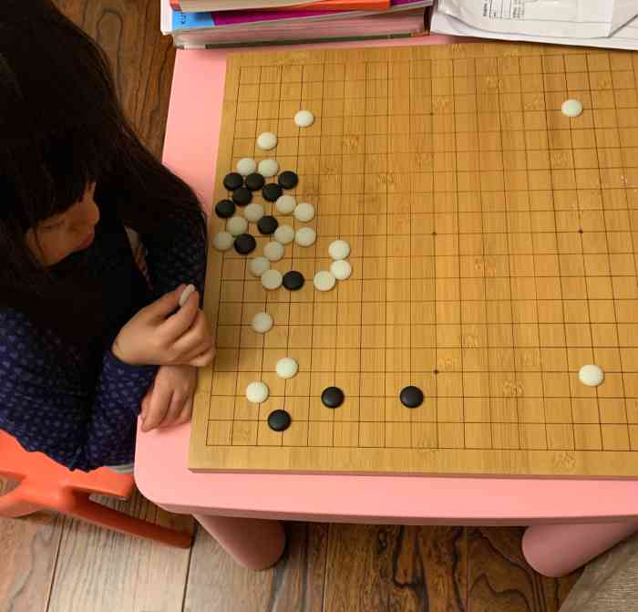 孩子在三家围棋机构中选择了文杰围棋,老师讲的生动有趣,也很负责任