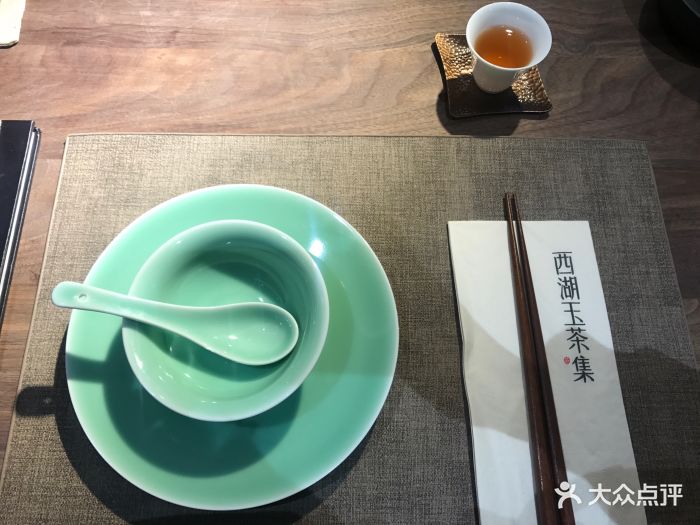 西湖玉茶集·茶宴(湖滨银泰in77e区店)餐具摆设图片