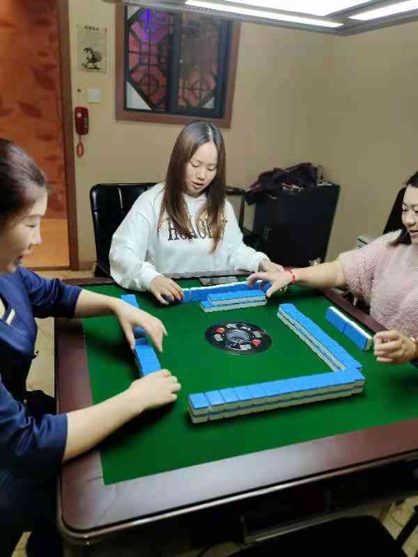 这家棋牌室很不错,环境干净,国庆节这两天我天天在这里打麻将,服务