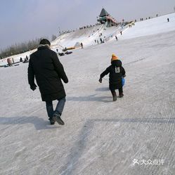 盘锦疙瘩楼冰雪欢乐湖
