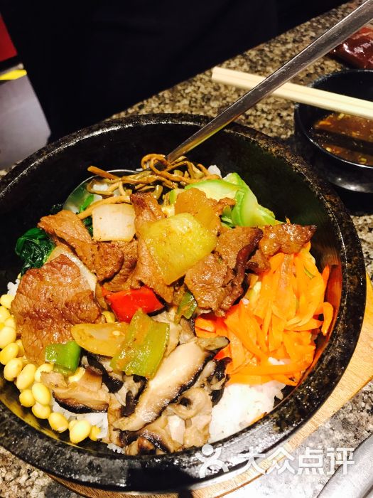 牛肉石锅拌饭