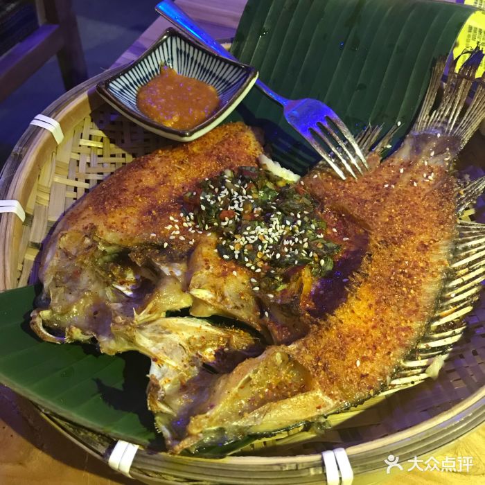 傣族传统香茅草烤鱼