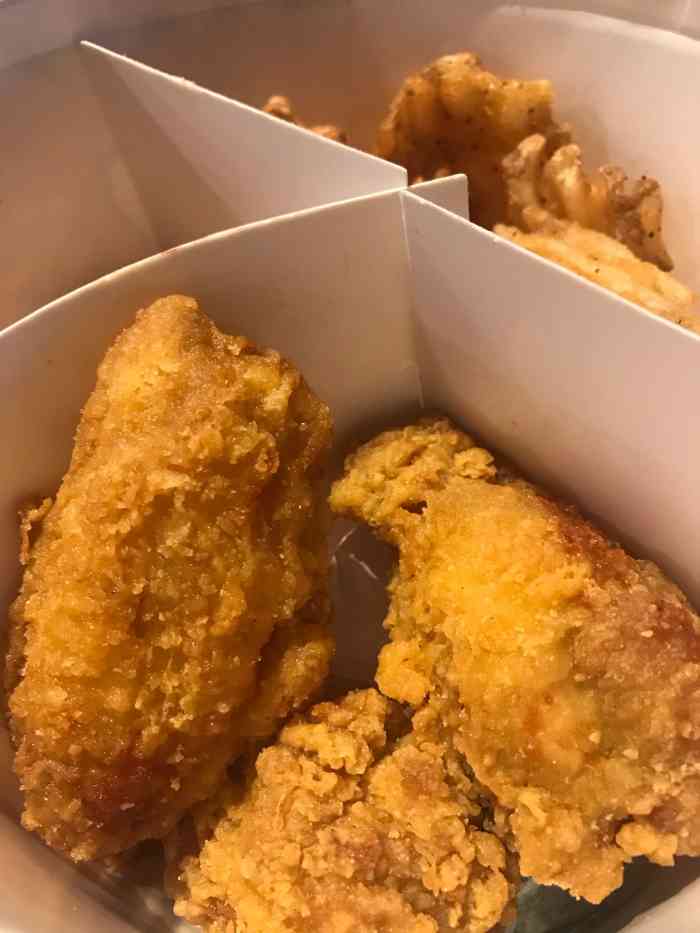 麦当劳(敦和店)-"五元板烧鸡腿堡,好吃.薯条好吃.