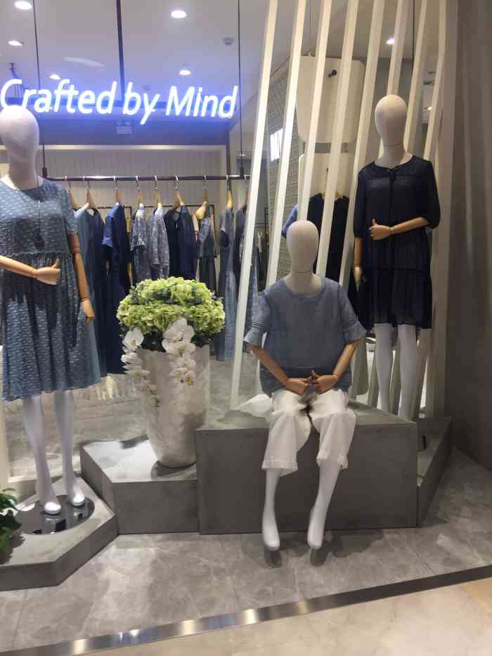 打分 #2019橙心同行# omazic奥玛丽琪女装 金狮广场2楼,一家高级时尚