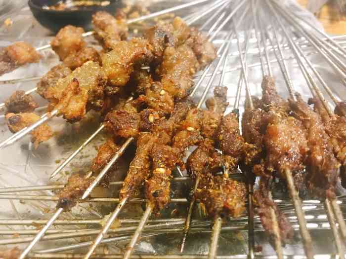 东北小串,口味正常吧,感觉生串的调料没有很好,所以导致味道一般.