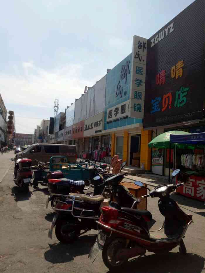 东升市场"东升市场感觉挺有意思的 一侧都是卖菜的地.
